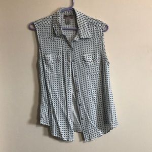 Women’s sleeveless button down